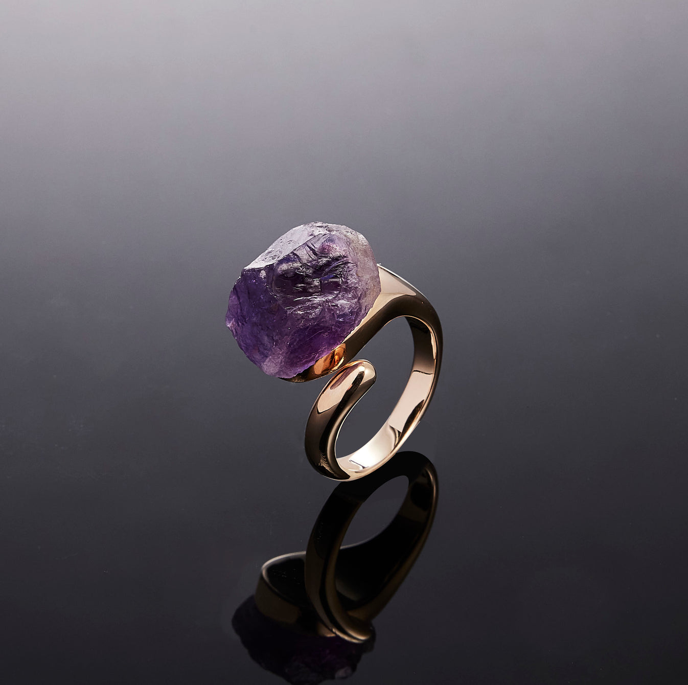 Gold Spria ring with raw Amethyst crystal detail view by QiBai London