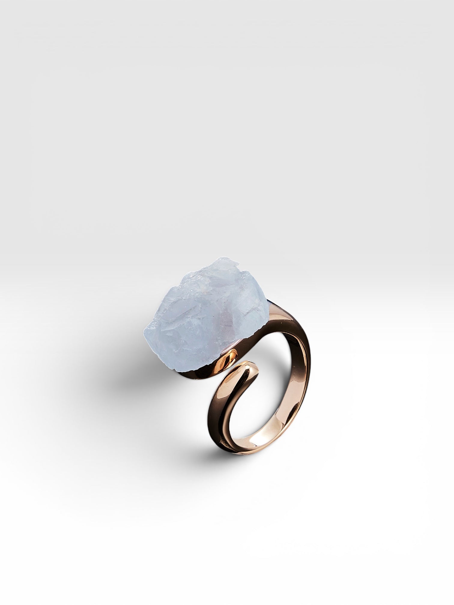 Gold Spria ring with raw Kyanite crystal front view by QiBai London